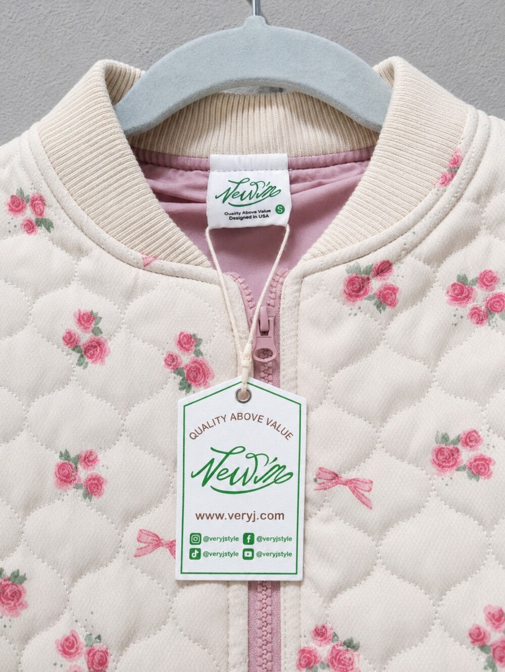 New Me Cream Quilted Floral Rose Bow Bomber Jacket Small NWT - Picture 4 of 4